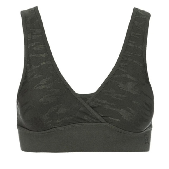 Good American Medium Impact Crossover Sports Bra in Camo Size 2 / US Medium - Picture 1 of 7